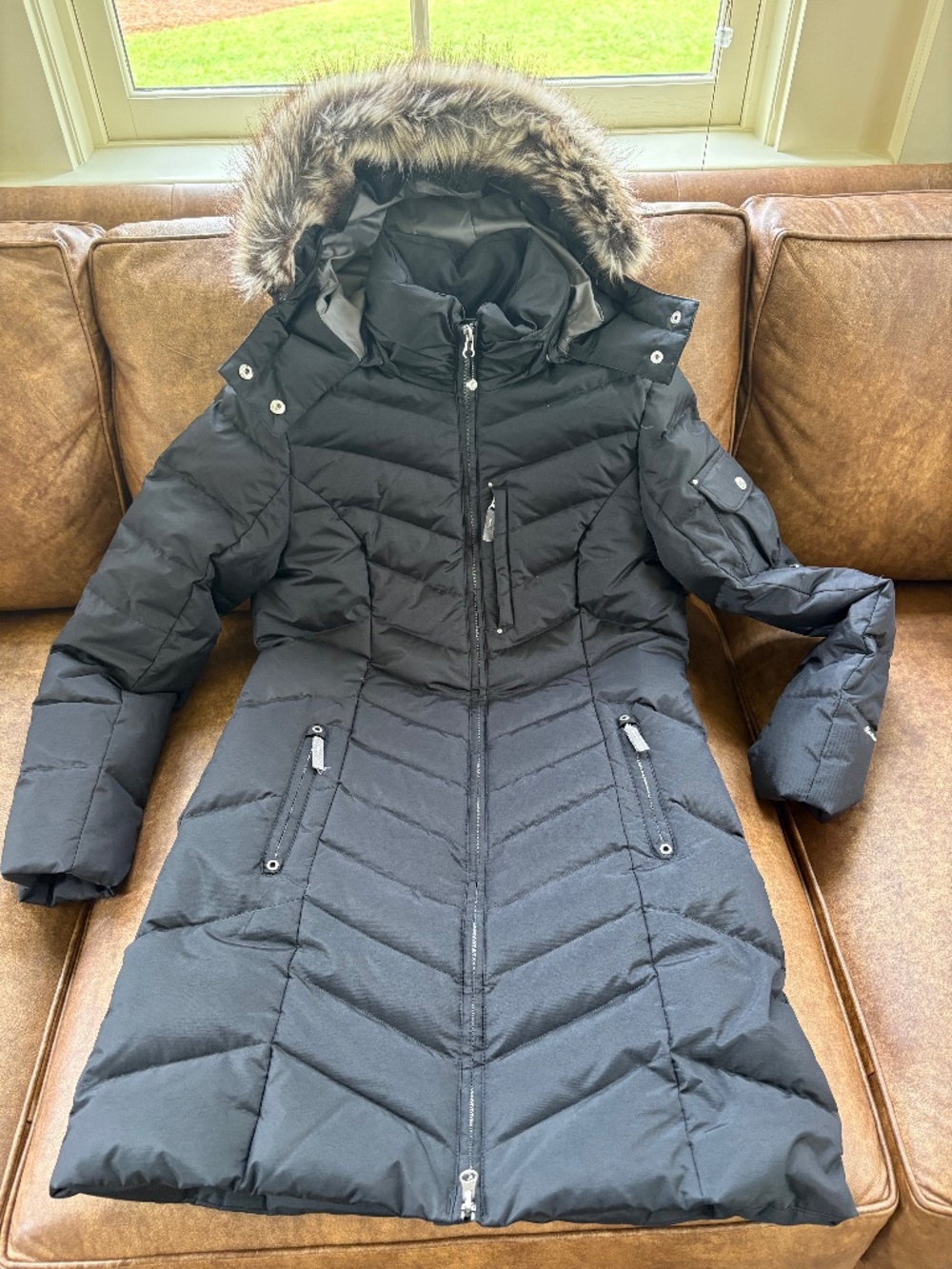 Eddie Bauer Women’s black lodge parka size medium